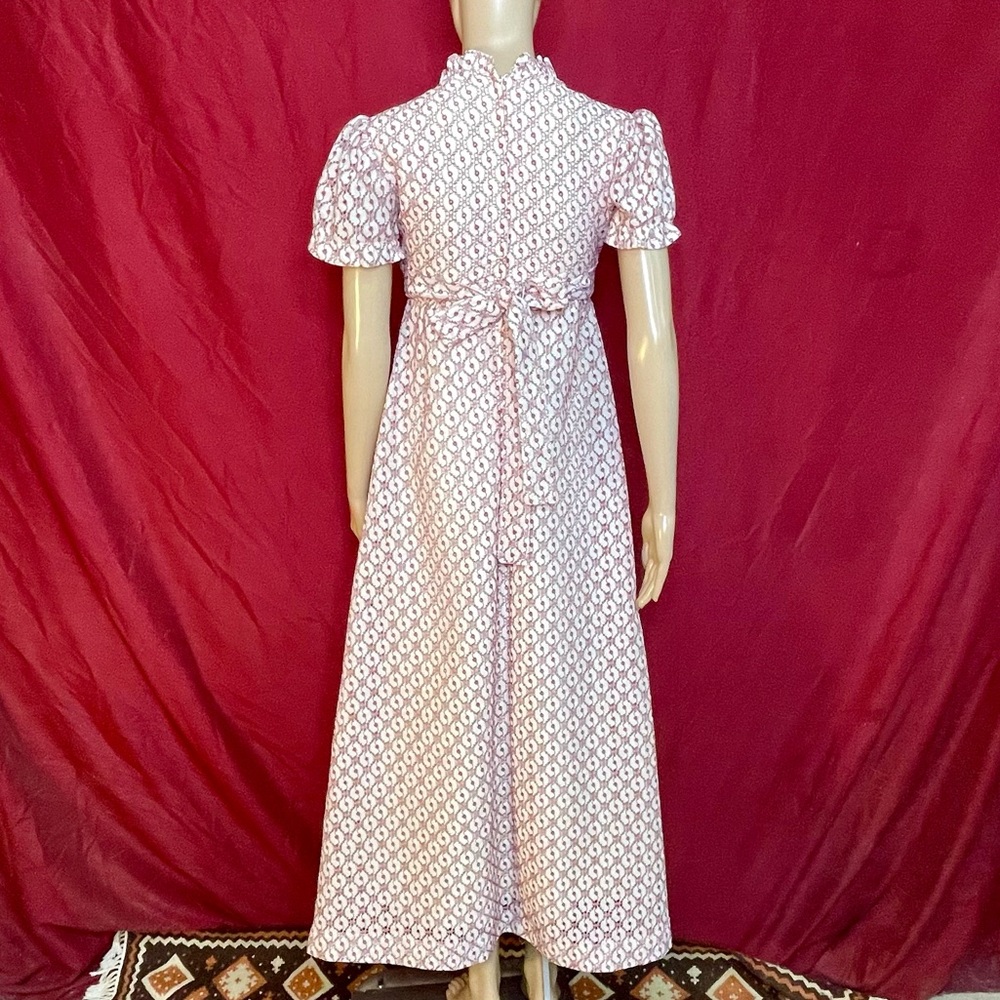 Vintage 1960’s Lace Eyelet Tie Back Dress With Velvet Vest Small - Picture 9 of 12